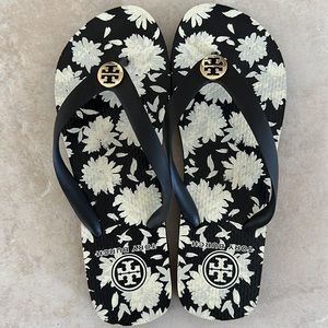 New Tory Burch flip flops size 7